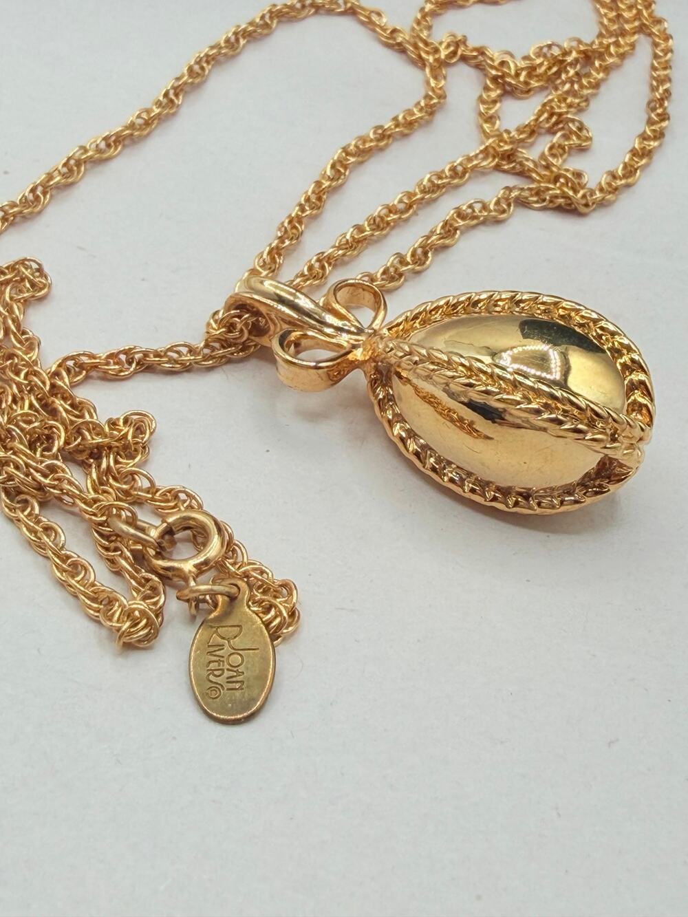 Joan Rivers Signed Gold Tone Egg Bow Pendant Necklace Vintage Classics